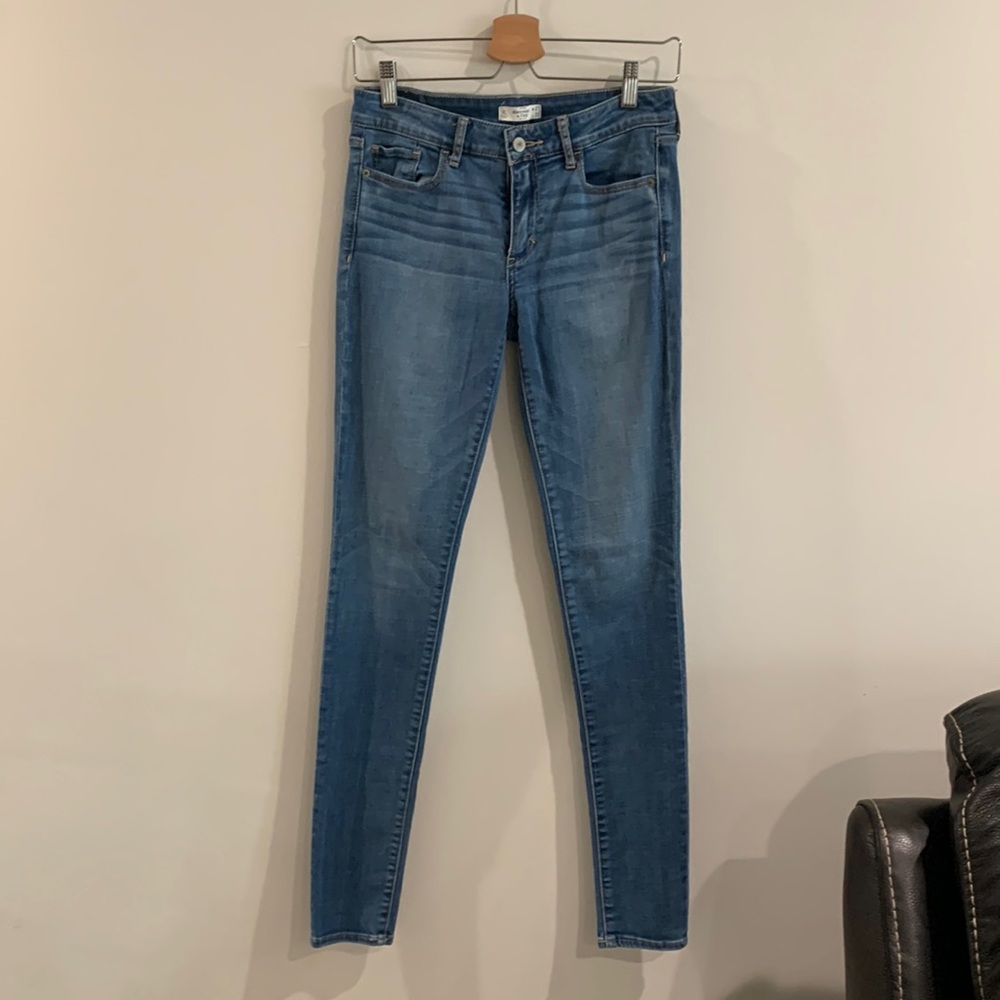 Abercrombie & Fitch Women Light Wash Blue Skinny Jeans Size 4L